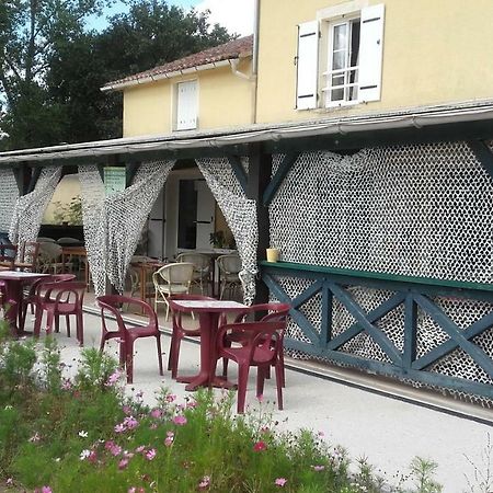 Auberge la marchadaine Montrollet Exterior foto